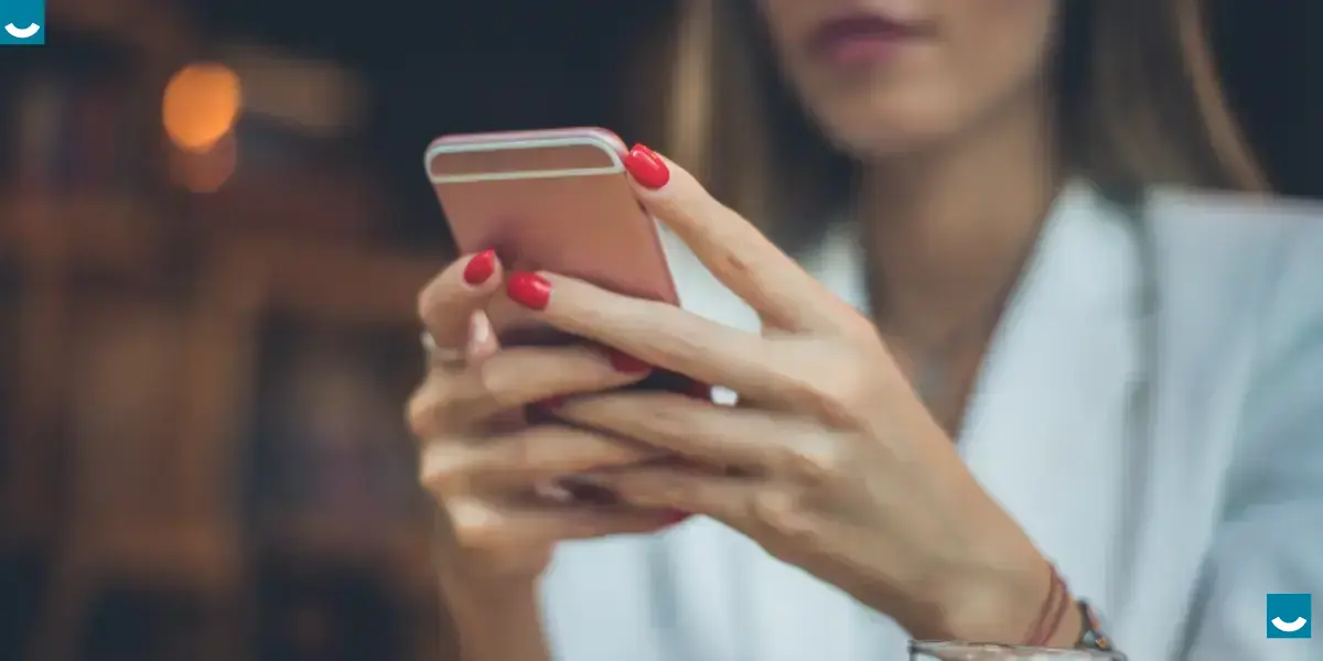 mulheres enviam mais sms do que homens no brasil
